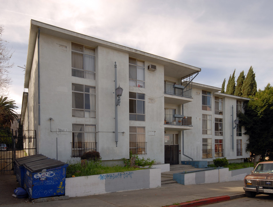 2020 Miramar St in Los Angeles, CA - Foto de edificio