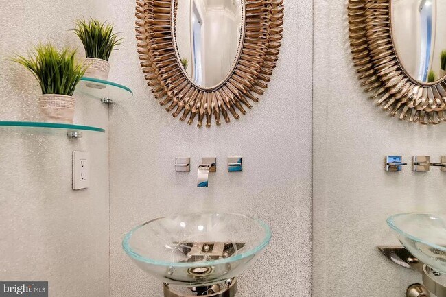 property at 2919 Elliott St