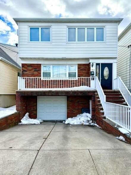 property at 182 W 32nd St