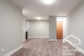 454 W Barry Ave, Unit 407 in Chicago, IL - Building Photo - Building Photo