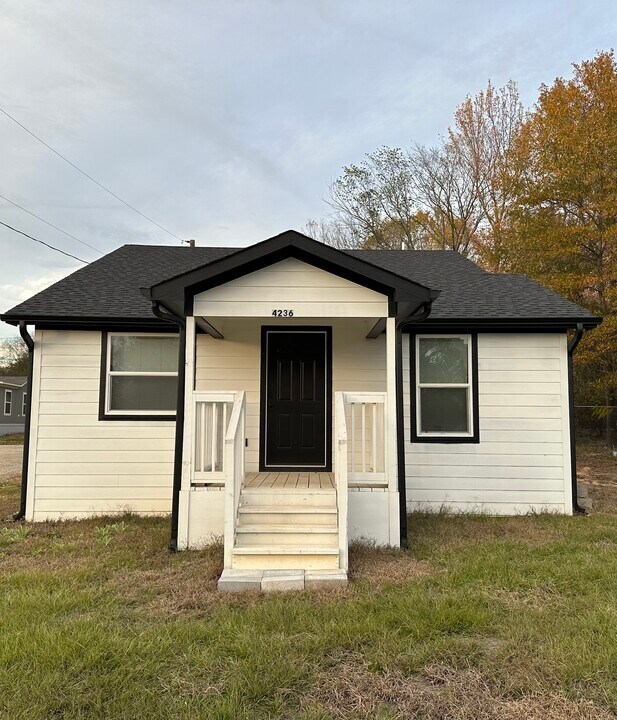 4236 State Hwy 64 in Henderson, TX - Building Photo