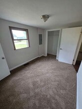 2167 Sandy Ridge Rd in Sauget, IL - Foto de edificio - Building Photo