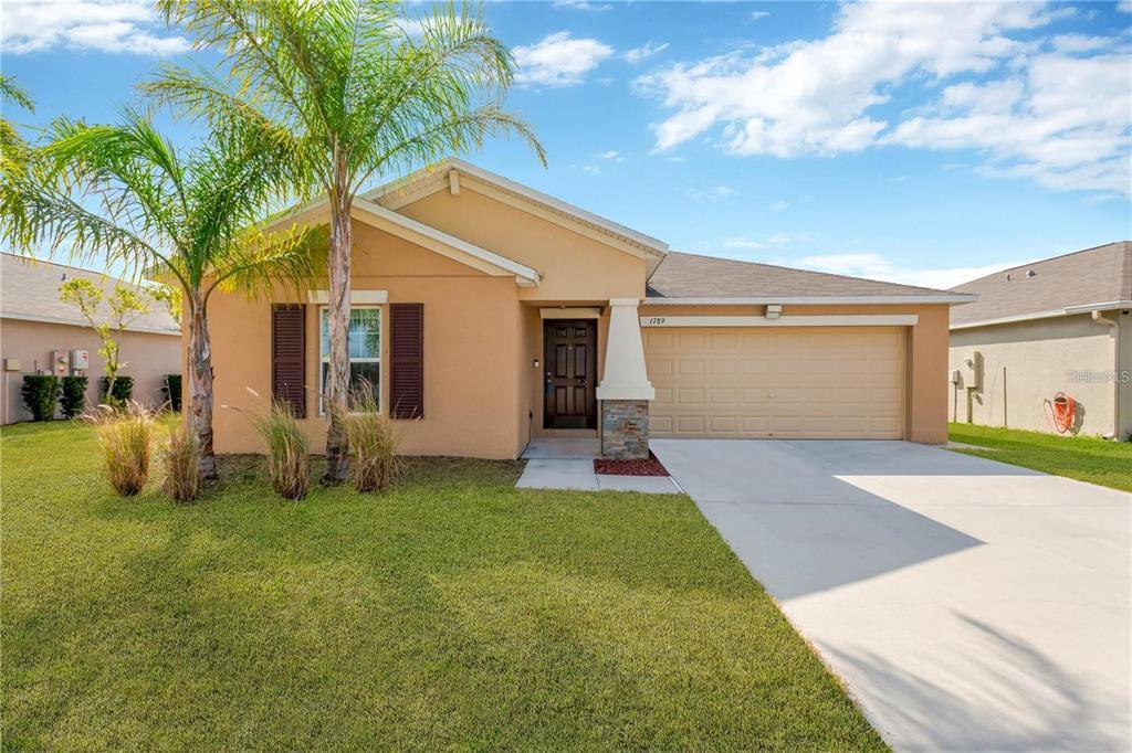 1789 Broad Winged Hawk Dr in Ruskin, FL - Building Photo