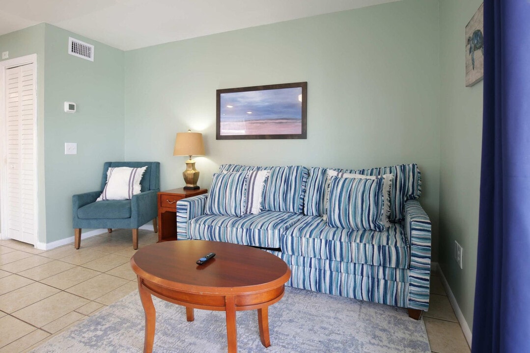 608 Carolina Beach Ave S in Carolina Beach, NC - Foto de edificio