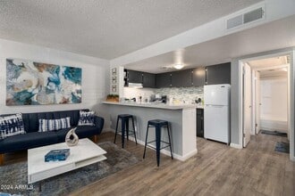 1601 W Camelback Rd, Unit E10AE in Phoenix, AZ - Building Photo - Building Photo