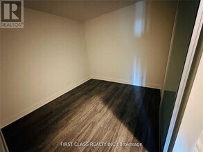 188 Fairview Mall Dr in Toronto, ON - Building Photo - Building Photo