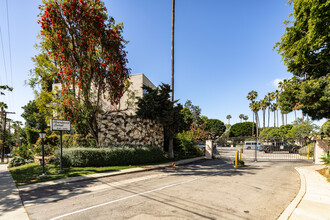 Sunset Barrington in Los Angeles, CA - Building Photo - Building Photo