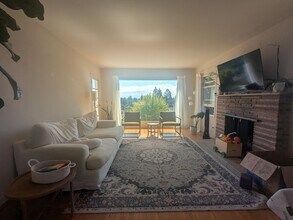 334 Oakview Dr in San Carlos, CA - Building Photo - Building Photo