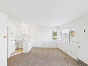 2340 Ocean St in Carlsbad, CA - Building Photo - Building Photo