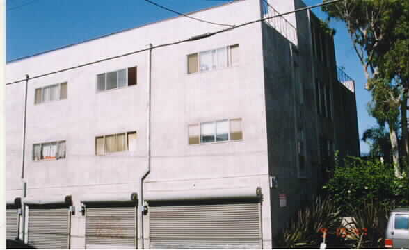 109 Breeze Ave in Venice, CA - Foto de edificio