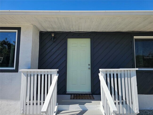 1600 Meadow Lark Ln in Englewood, FL - Building Photo - Building Photo