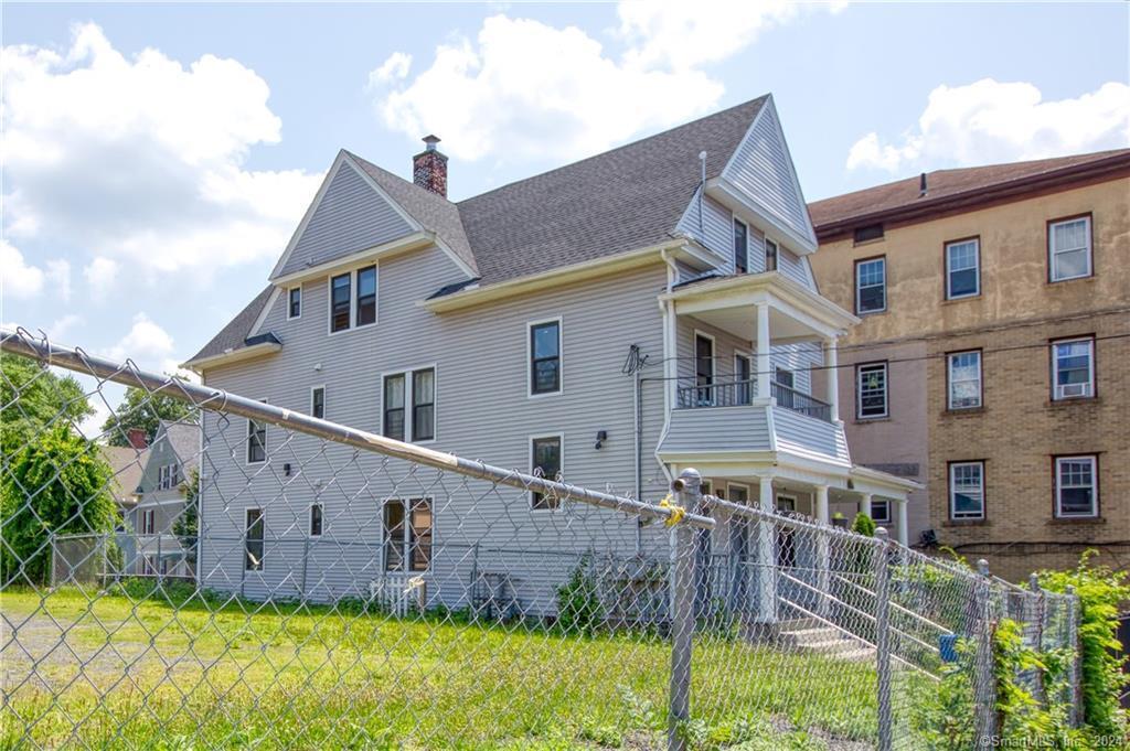 180 Willow St, Unit 1st floor in Waterbury, CT - Building Photo