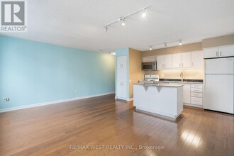 33-3033 Sheppard Ave E in Toronto, ON - Building Photo - Building Photo