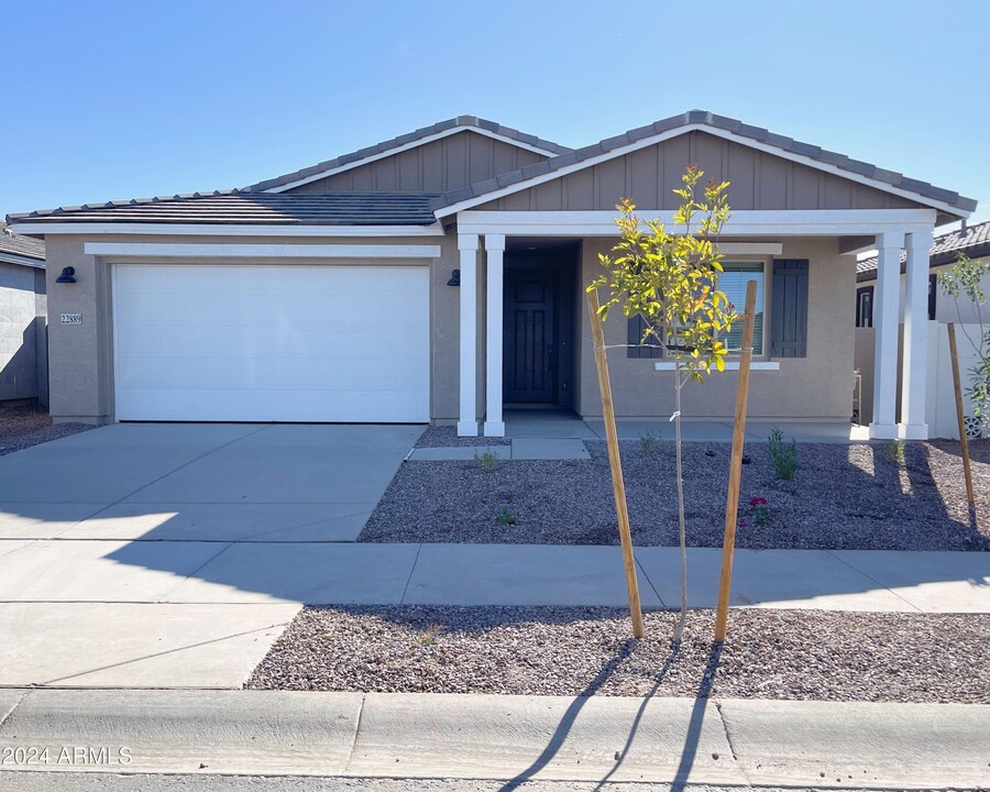 22889 E Roundup Way in Queen Creek, AZ - Building Photo