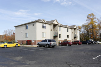 Lakeview Apartments in Lakeville, IN - Foto de edificio - Building Photo