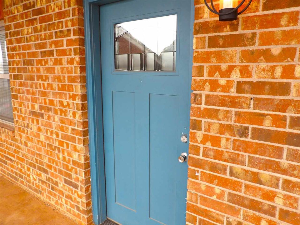 505 Oak Ave in Cache, OK - Building Photo