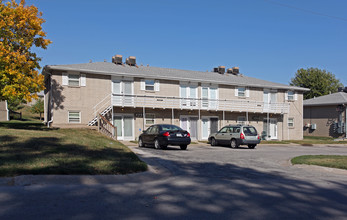 Greystone Garden Apartments in Riverside, MO - Building Photo - Building Photo