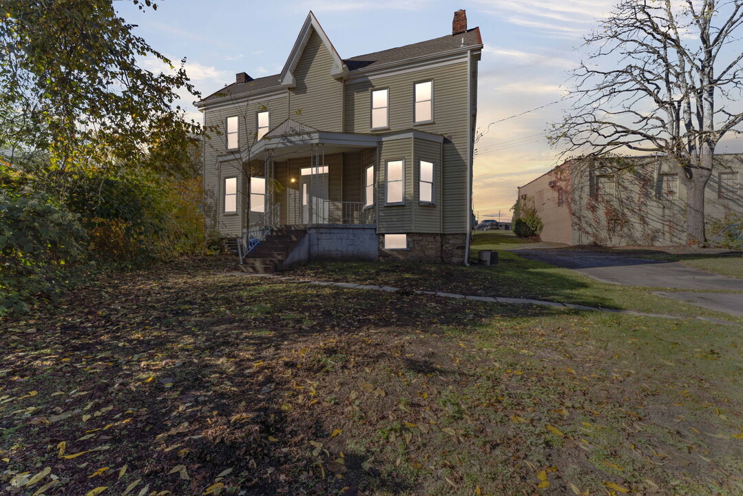 5131 Clairton Blvd in Pittsburgh, PA - Building Photo