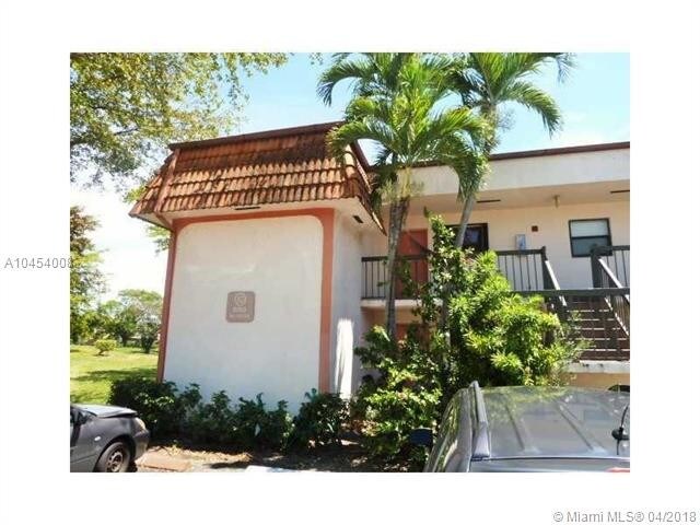 880 NE 207th Terrace-Unit -201-10 in Miami, FL - Foto de edificio - Building Photo