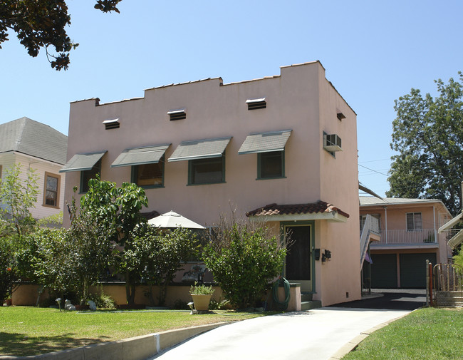 109-111 N Granada Ave in Alhambra, CA - Foto de edificio - Building Photo