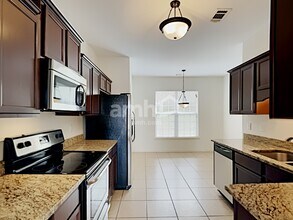 1050 Kentshire Cv in Cordova, TN - Foto de edificio - Building Photo