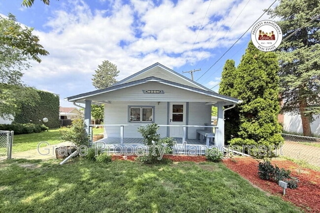 property at 5685 S Elmwood St