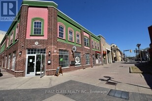 18 Market St in Brantford, ON - Building Photo
