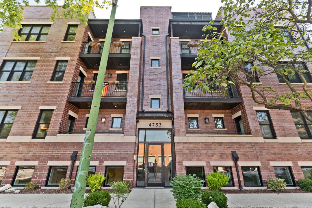4753 N Hamilton Ave, Unit # 01N in Chicago, IL - Foto de edificio