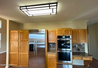 1685 Southview Dr in Sparks, NV - Building Photo - Building Photo