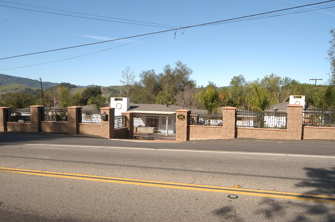 1025 Ventura Ave in Oak View, CA - Building Photo