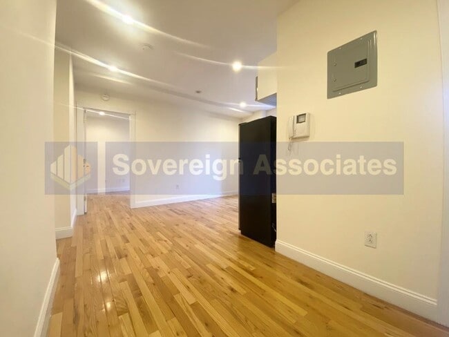 250 W 99th St in New York, NY - Building Photo - Building Photo