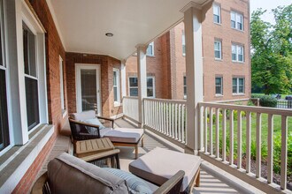 15 Highland St in West Hartford, CT - Building Photo - Building Photo