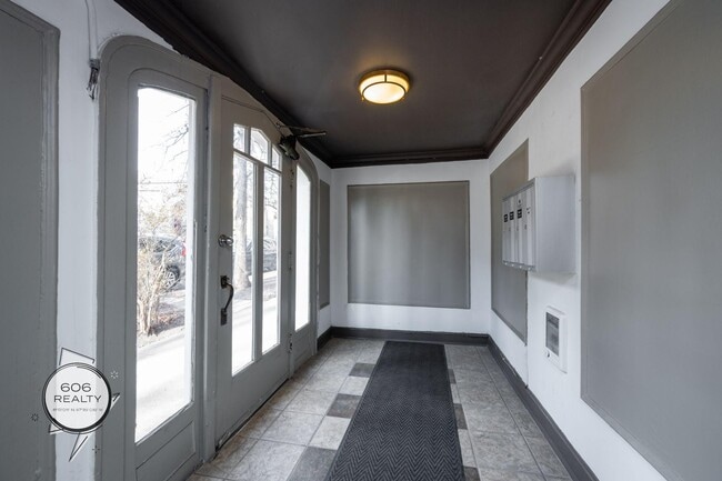 2722 W Logan Blvd in Chicago, IL - Building Photo - Building Photo