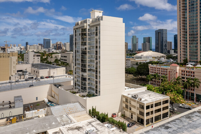 King Manor in Honolulu, HI - Building Photo - Building Photo