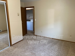 940 9th Ave SE in Valley City, ND - Building Photo - Building Photo