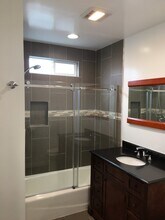 5320 S Holt Ave in Los Angeles, CA - Building Photo - Building Photo