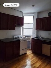208 E 7th St in New York, NY - Building Photo - Building Photo
