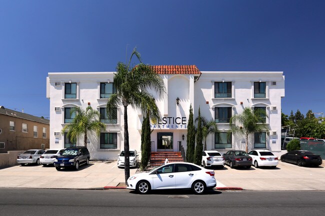 Solstice Apartments in San Diego, CA - Foto de edificio - Building Photo