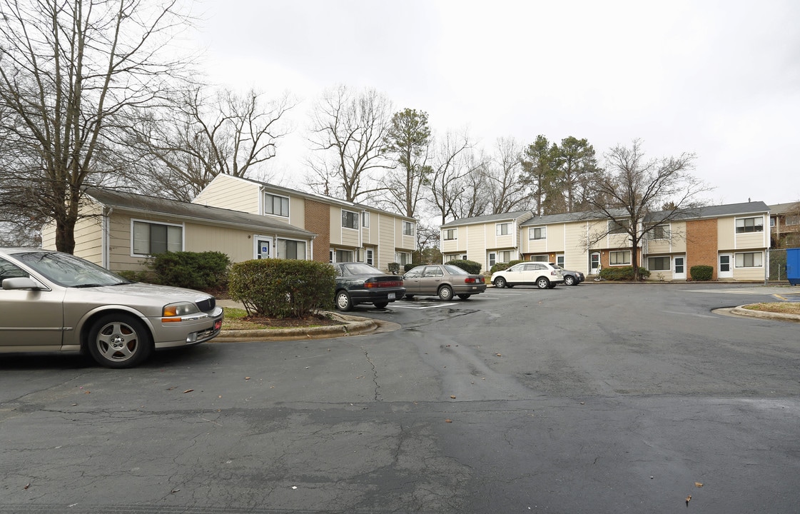 Crestview Apartments in Durham, NC - Building Photo