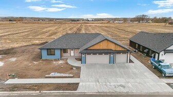 288 E 5th S in Sugar City, ID - Building Photo