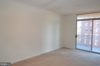 4490 Market Commons Dr-Unit -412 in Fairfax, VA - Building Photo - Building Photo