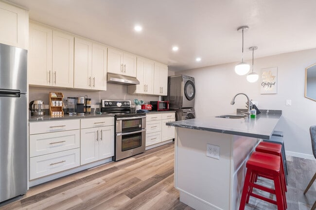 3202 15th Ave W in Seattle, WA - Foto de edificio - Building Photo