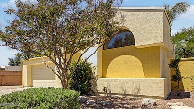 5250 Woodspring Dr in Tucson, AZ - Building Photo - Building Photo