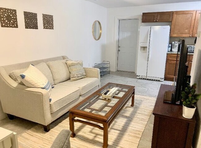 2874 38th Ave N in St. Petersburg, FL - Building Photo - Building Photo