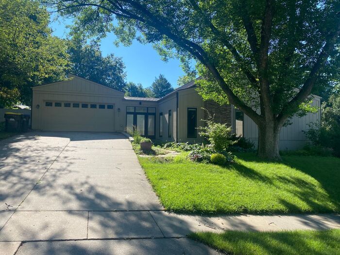 336 MacBride Rd in Iowa City, IA - Building Photo
