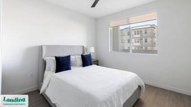 9235 W Russell Rd in Las Vegas, NV - Building Photo - Building Photo