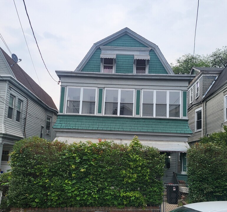 8 Farley Ave, Unit 2 in Newark, NJ - Foto de edificio