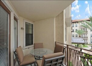 2121 Allen Pkwy in Houston, TX - Foto de edificio - Building Photo
