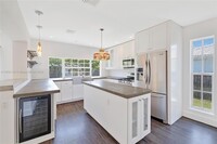 6830 N Waterway Dr in Miami, FL - Building Photo - Building Photo