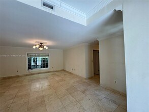 3185 Washington St in Miami, FL - Foto de edificio - Building Photo